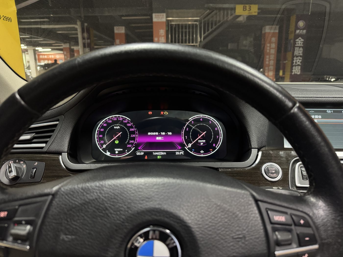 Digital instrument cluster installed in a BMW 7 Series F01