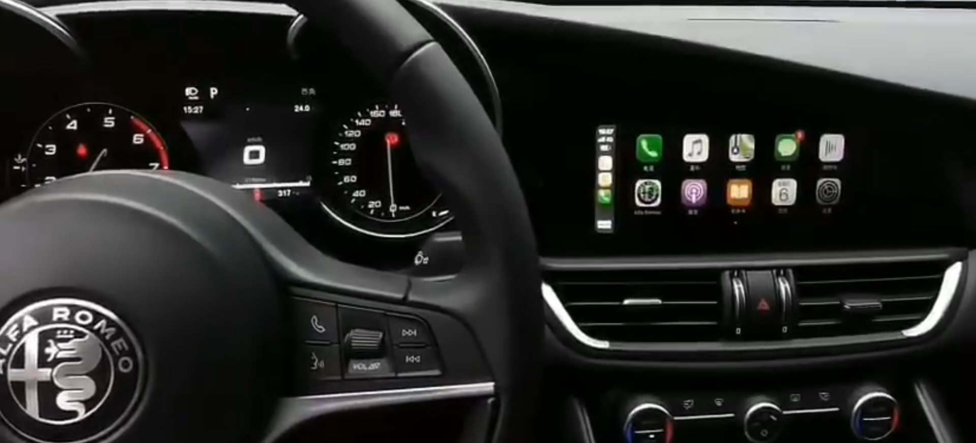 CarPlay interface for Alfa Romeo Giulia & Stelvio Giulia / Stelvio