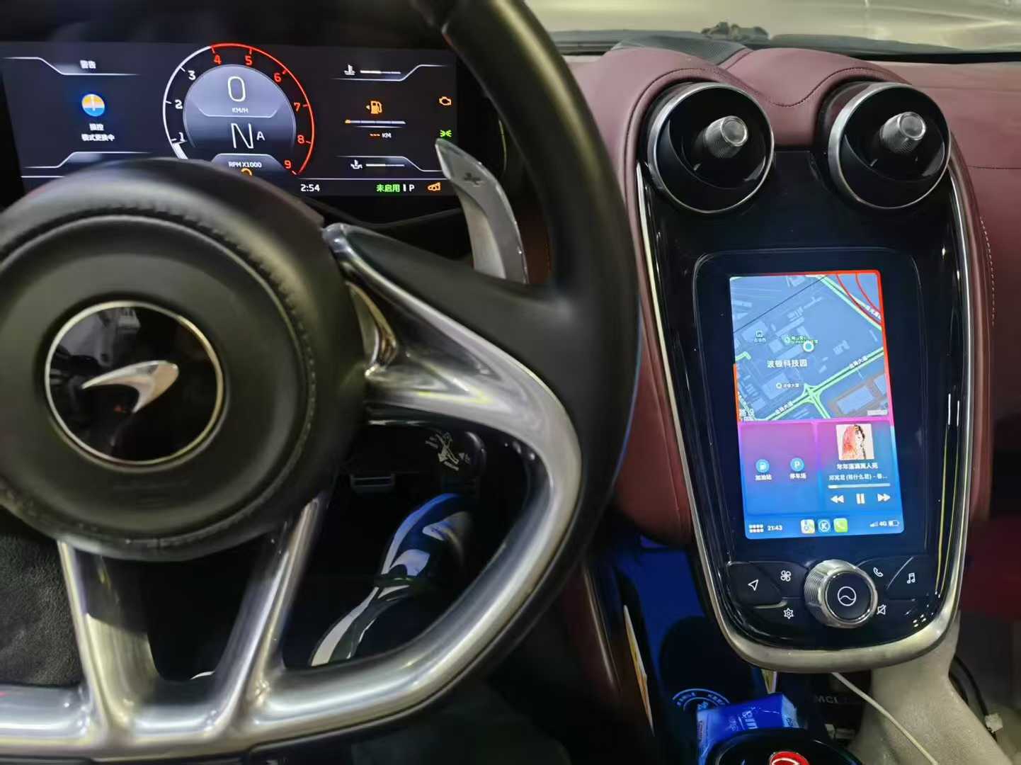 CarPlay interface for McLaren McLaren